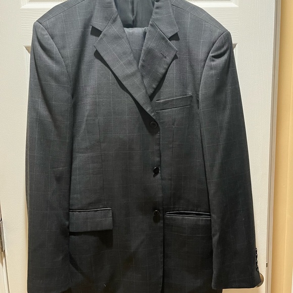 Men’s Suit - Picture 2 of 9